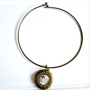 HANDMADE ROUND BRASS HOOK CLOSURE CHOKER NECKLACE WITH LARGE VINTAGE LOCKET!